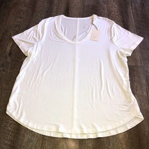 NWT. A NEW DAY WHITE SHORT SLEEVE TEE SIZE XL